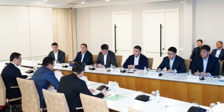 Түркістан облысының әкімі Нұралхан Көшеров инвесторлармен кездесіп, жаңа жобаларды жүзеге асыру бойынша келіссөз жүргізді