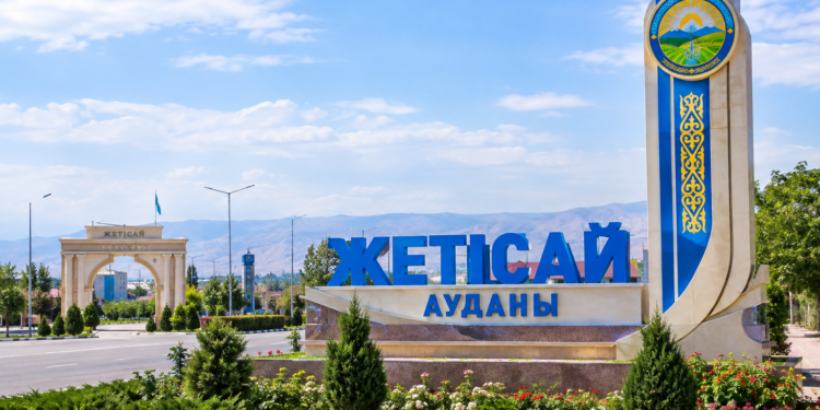 Почти пять тысяч детей Жетысайского района впервые пошли в первый класс